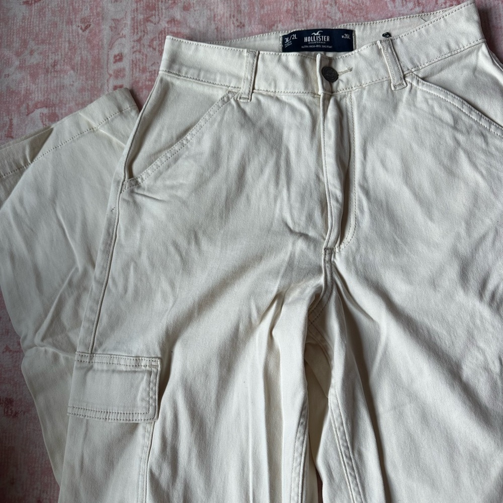 Hollister Cream Cargo Pants Relaxed Fit